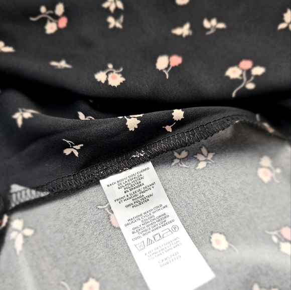 Ann Taylor Blouse Black Floral Small Petite NWT - Picture 5 of 6